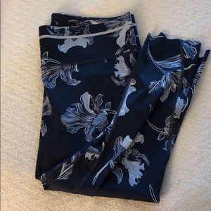 Excellent condition size L Athleta capris.